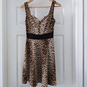 Sleeveless sweetheart animal print dress